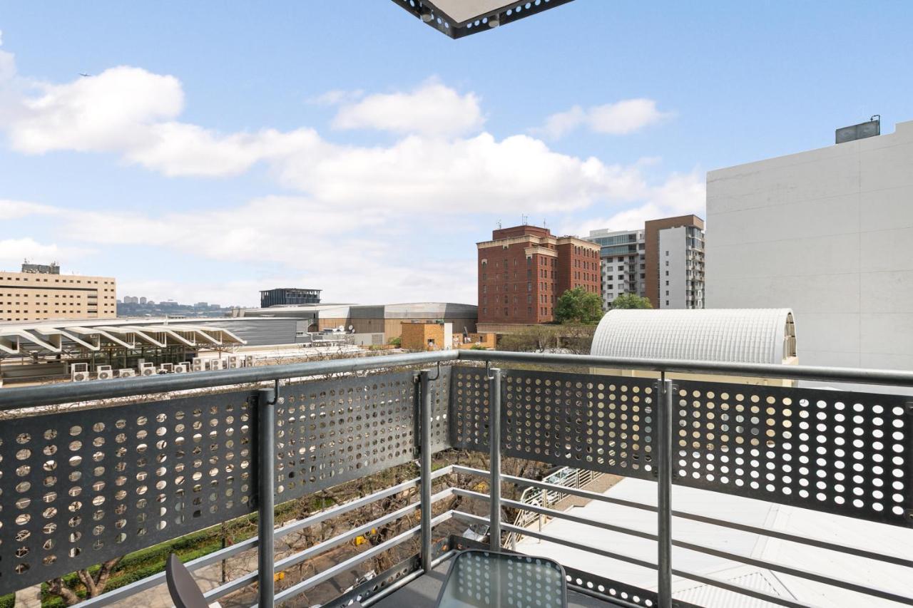 Easy Stay - The Median Rosebank โจฮันเนสเบิร์ก ภายนอก รูปภาพ