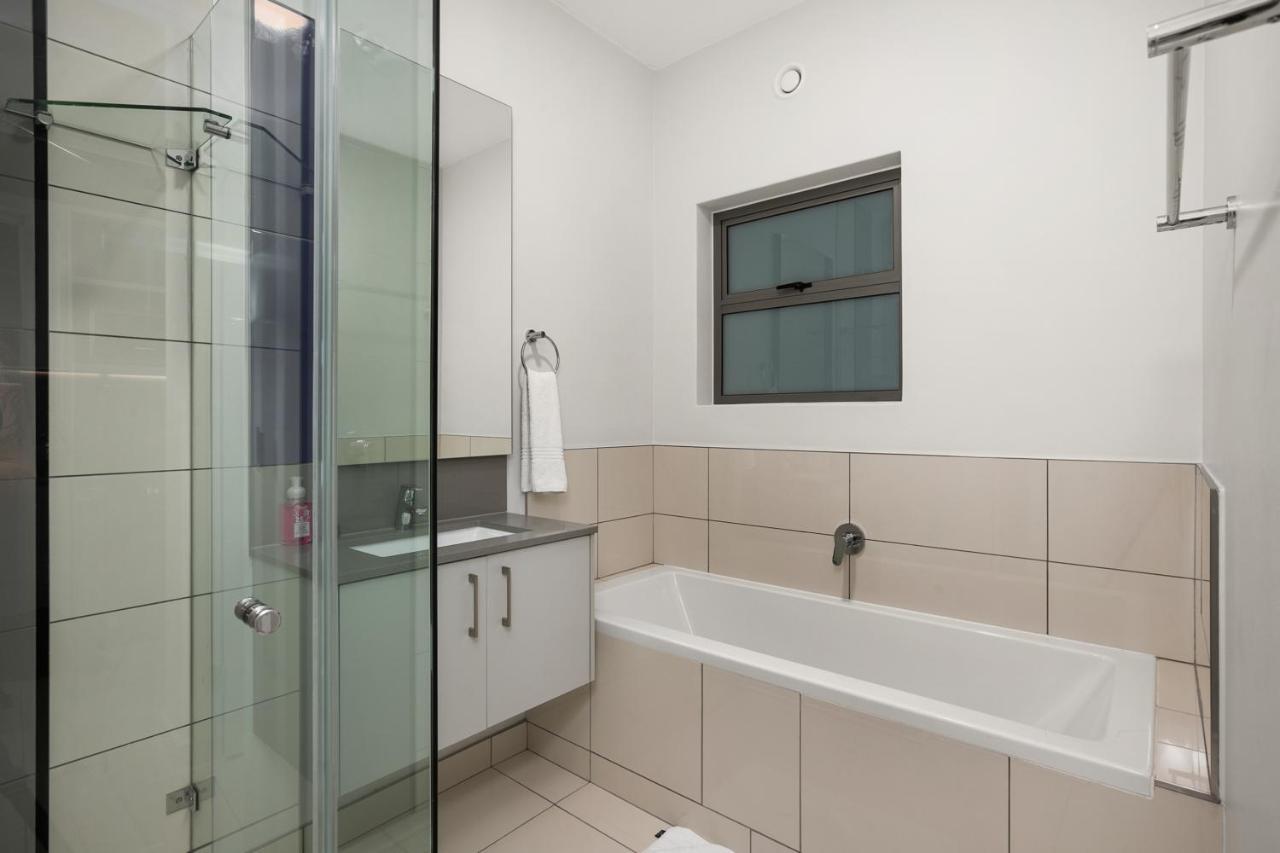 Easy Stay - The Median Rosebank โจฮันเนสเบิร์ก ภายนอก รูปภาพ